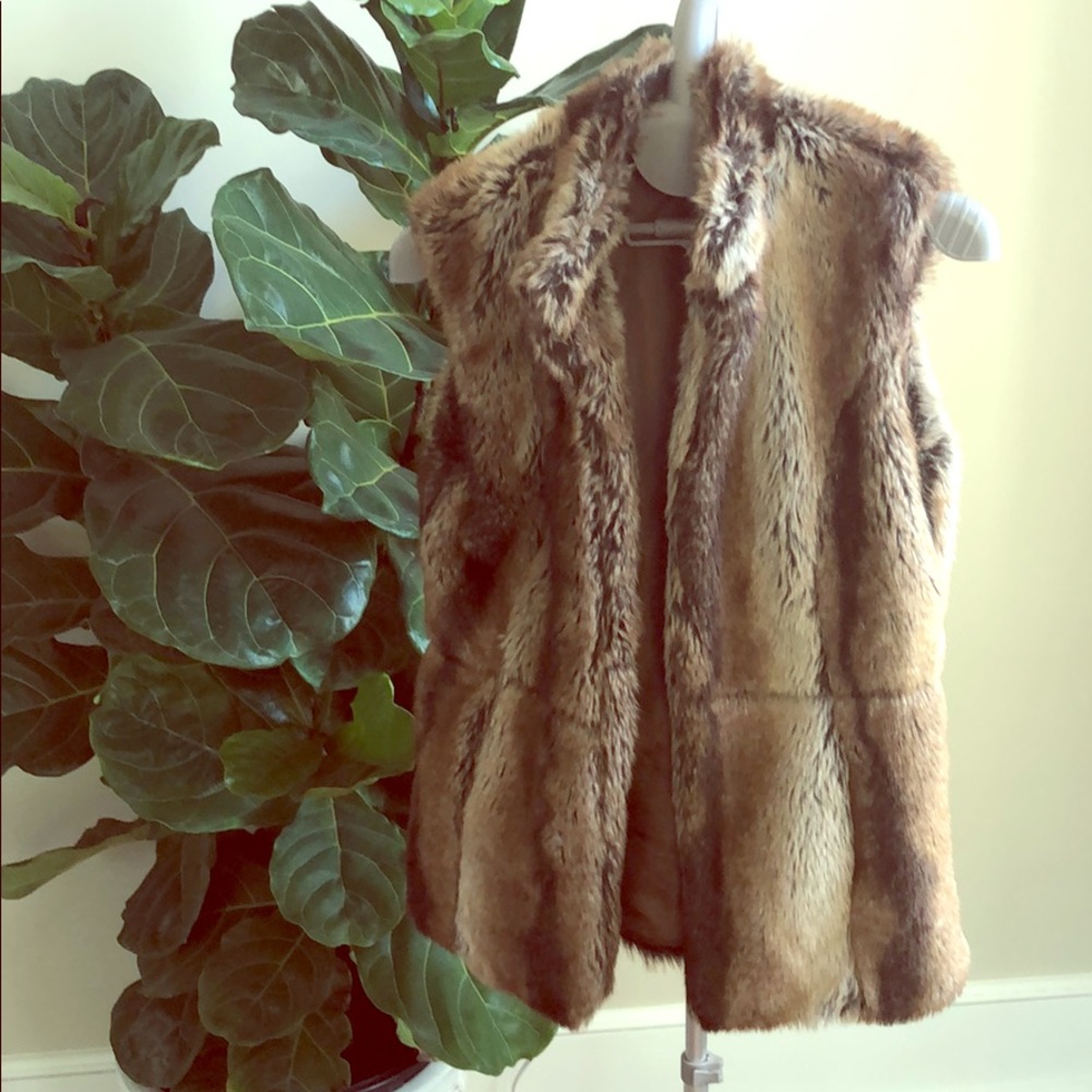 Faux fur vest M